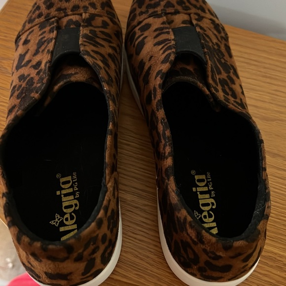 Algeria slip on cheetah print shoes - Picture 3 of 3